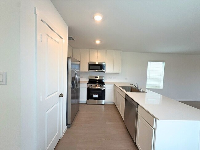 Building Photo - 6220 Sandpiper Ln