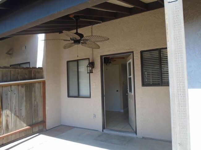 Building Photo - QUAILWOOD CUTIE IN GATED COMMUNITY!!!