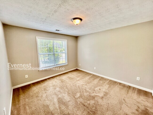 Building Photo - Limited Time Special Offer / Spacious 4 Bedroom Home in Suwanee / Large Yard / Pet Friendly