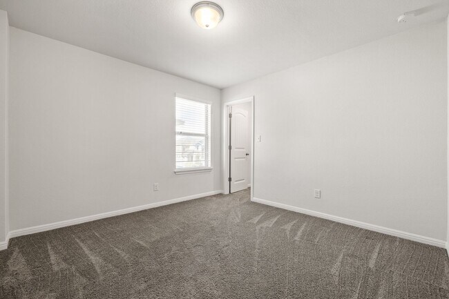 Building Photo - Beautiful Northfields Home | Quartz Counters, Open Floor Plan & Appliances Included
