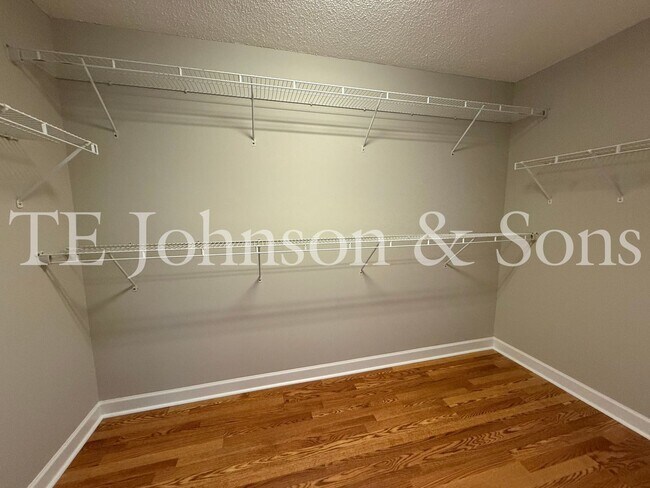 Building Photo - Spacious 3 Bedroom Home with Primary Suite on Main Level in Camden Forest