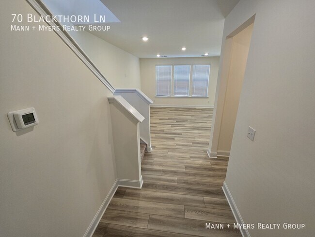 Building Photo - 70 Blackthorn Ln