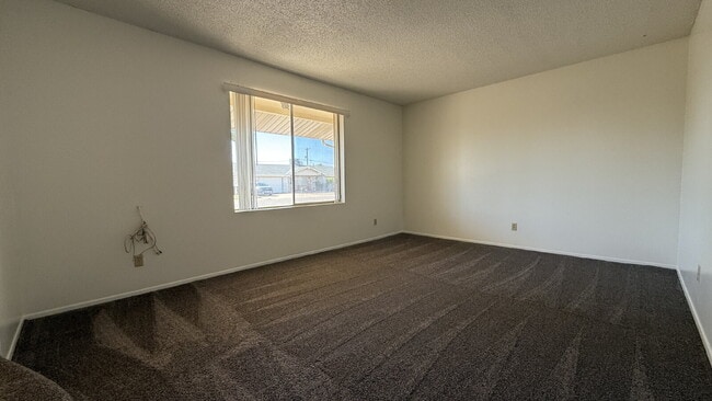 Building Photo - "Charming 2-Bed, 2-Bath Oasis in Phoenix - Your Cozy Retreat Awaits!"