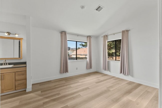 Building Photo - 145 Summerset Dr