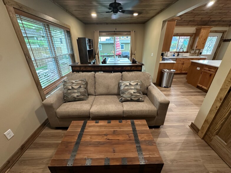 Building Photo - 605 Vincent Rd