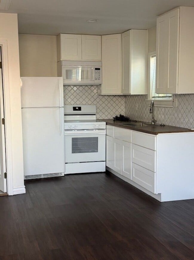 Building Photo - 11432 Hadley St