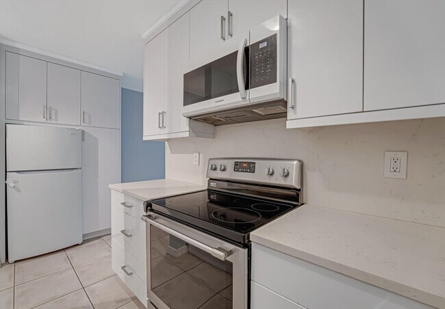 Building Photo - 3915 S Flagler Dr