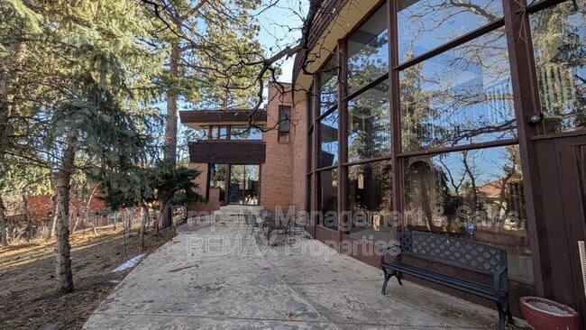 Building Photo - 15 Upland Rd
