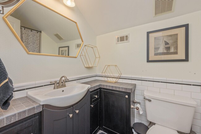 Building Photo - 4522 Parkwood Ln