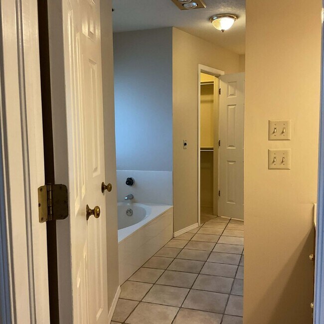 Building Photo - Welcome home!