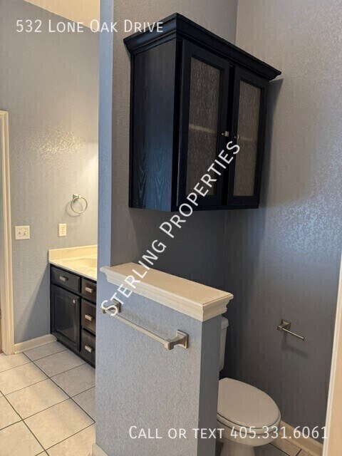 Building Photo - 532 Lone Oak Dr