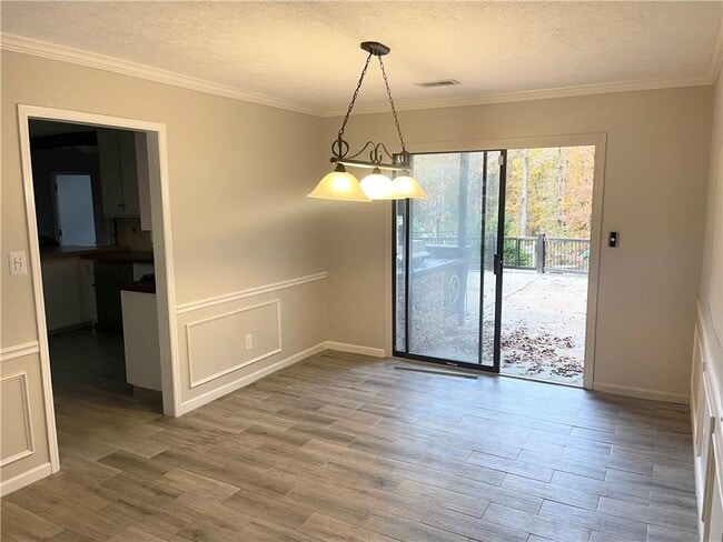 Building Photo - 2956 Spring Lake Dr