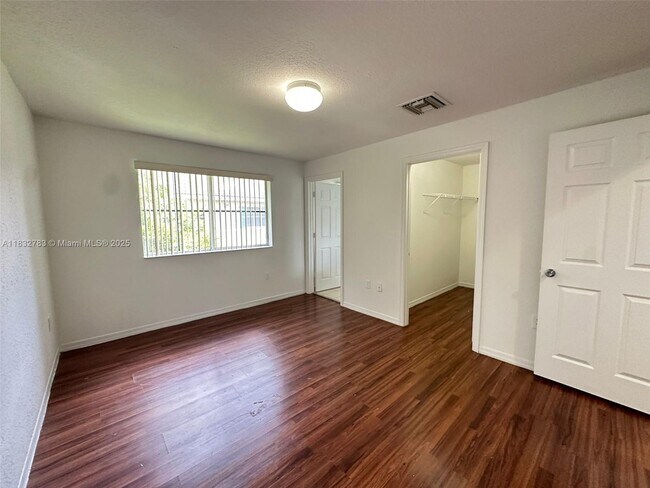 Building Photo - 6055 SW 19th Ct
