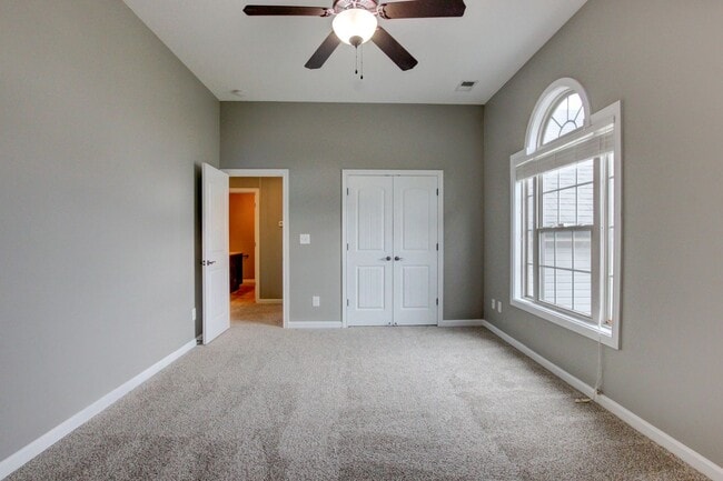 Building Photo - Executive Home on Cul de sac off exit 8.  Hurry.