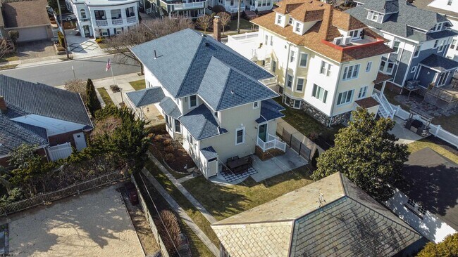 Building Photo - 17 S Derby Ave