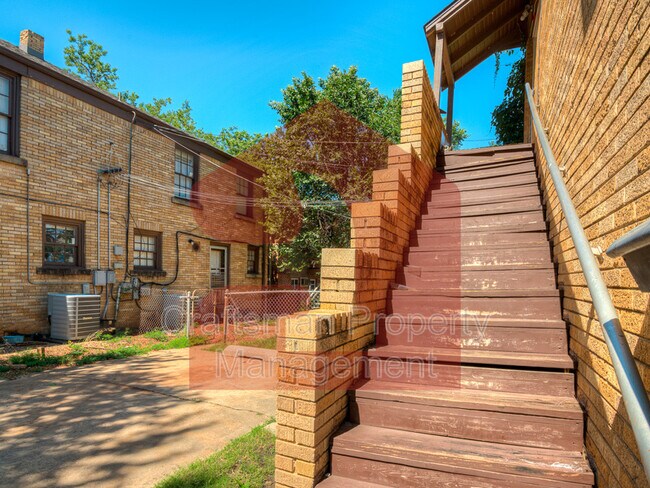 Building Photo - 2309 1/2 N Florida Ave