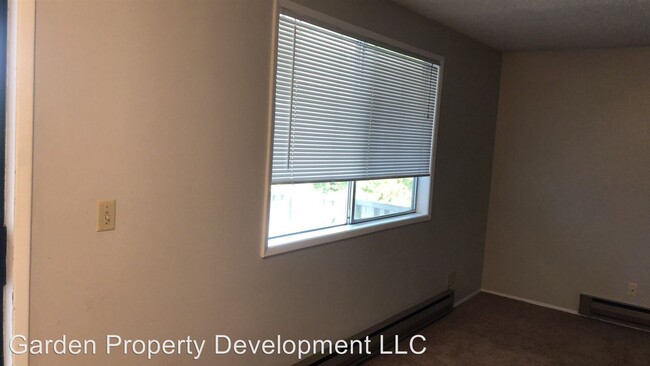 Building Photo - 916 N Forest St