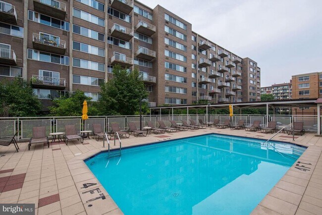 Building Photo - 355 I St SW