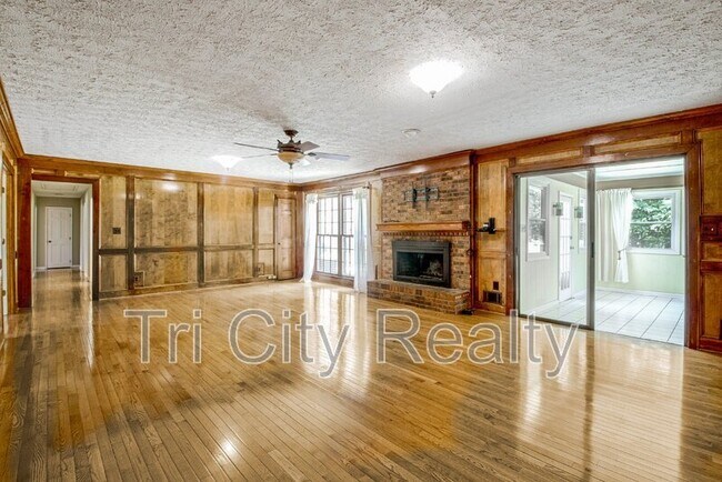 Building Photo - 630 Hawthorne Pl