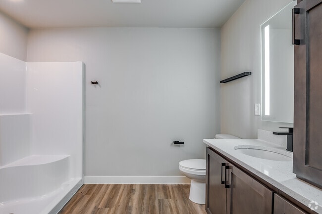 1BR, 1BA - 975SF - Bathroom - Block 800