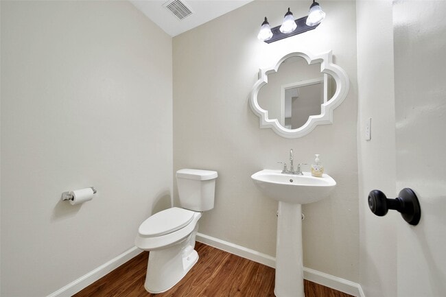 Building Photo - 1427 Redwood Village Cir