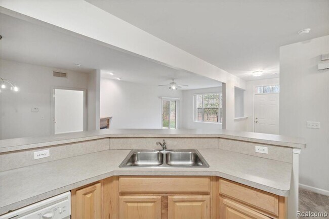 Building Photo - 15980 Morningside