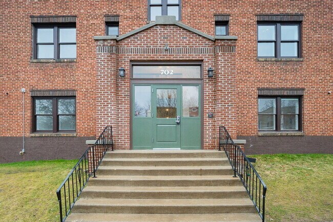 Building Photo - 702 20th St