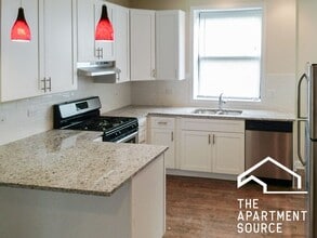 Building Photo - 1819 W Leland Ave