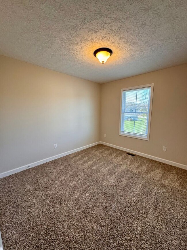 Building Photo - Townhouse for Rent in Cedar Point