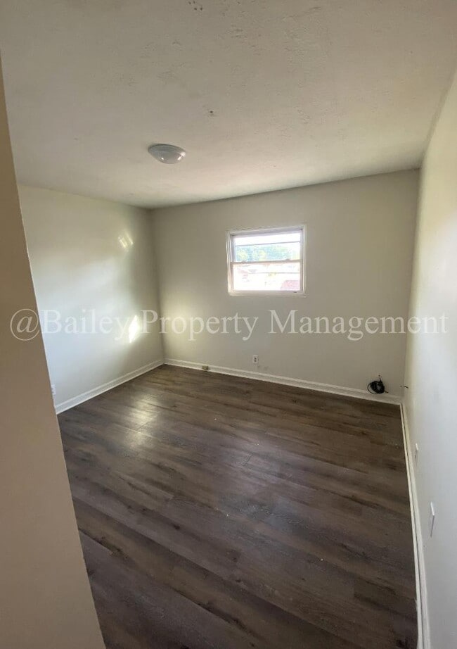 Building Photo - 6213 Jeffrey Dr