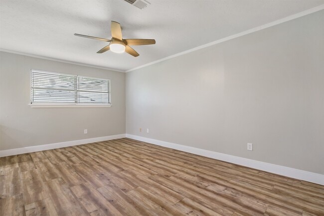 Building Photo - 25519 Many Oak Dr