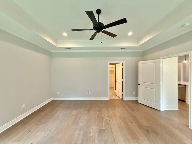 Building Photo - Beautiful and Spacious 3-Bedroom, 2-Bath R...