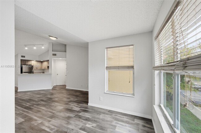 Building Photo - 437 Vista Isles Dr