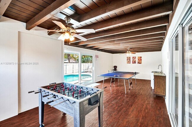 Building Photo - 1018 Adams St