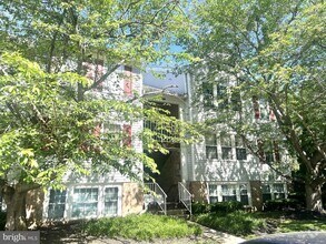 Building Photo - 66 Surrey Ln