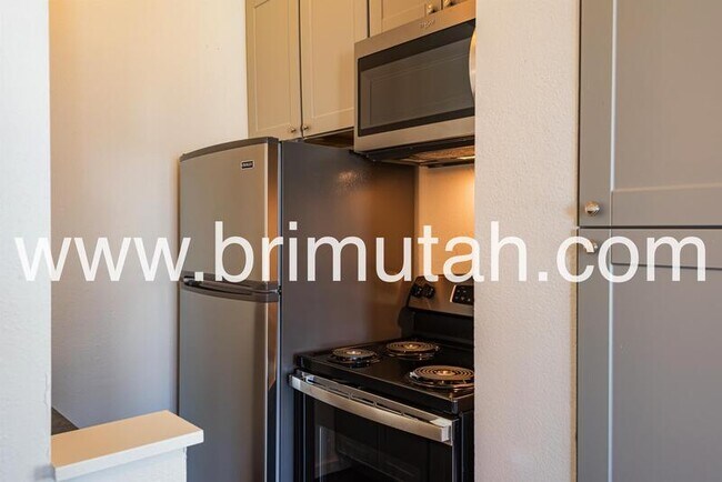 Building Photo - 745 S 900 E