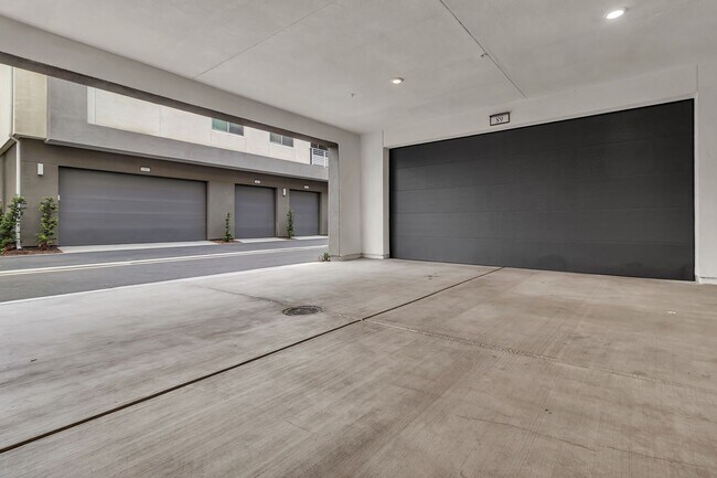 Building Photo - 1879 Union St