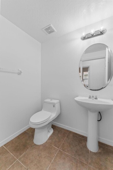 Building Photo - 10886 Cory Lake Dr