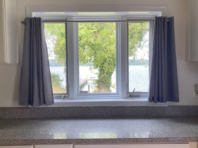 Building Photo - Riverside Drive