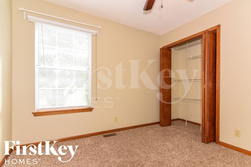 Building Photo - 1424 N Lucy Montgomery Way