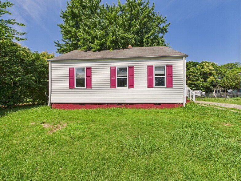 Primary Photo - 2420 Gordon Ln