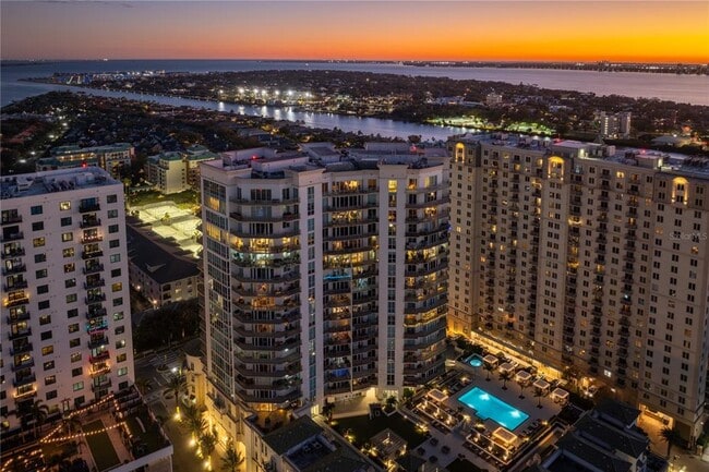 Building Photo - 450 Knights Run Ave