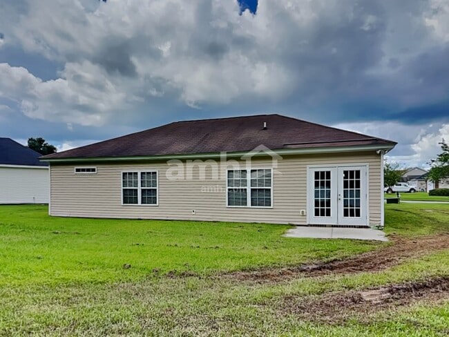Building Photo - 155 Red Oak Dr