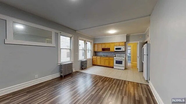 Building Photo - 416-418-418 Leslie St