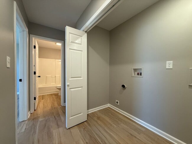 Building Photo - Updated 3 bedroom 2 bath