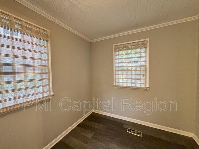 Building Photo - 8901 Seneca Ln