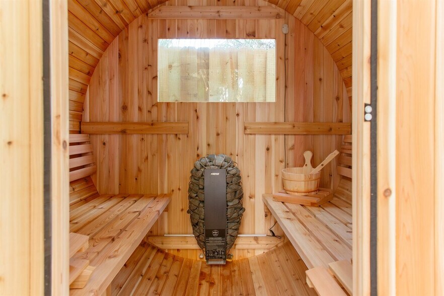 Building Photo - 521 28th St