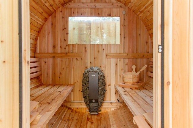 Building Photo - 519 28th St