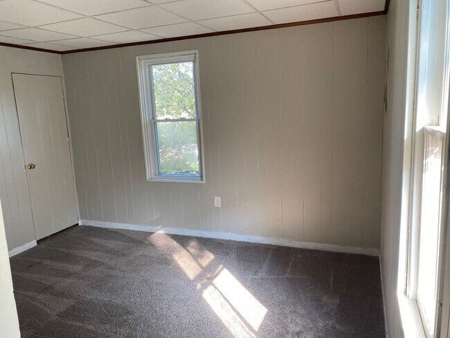 Building Photo - 351 W North St