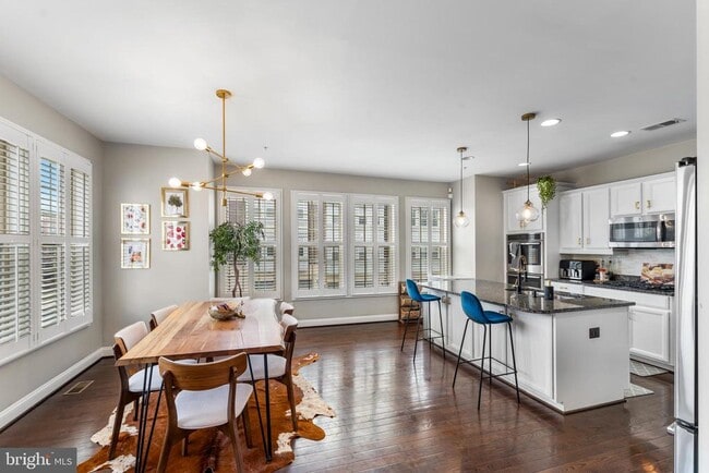 Building Photo - 726 River Mist Dr